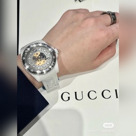 650 Новинка Откройте для себя тайны мира с часами GUCCI DIVE. Се