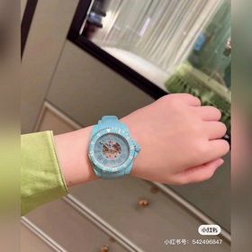 Новая модель. Откройте для себя тайны мира с часами GUCCI DIVE. С