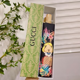 GUCCI GUCCI (Gucci) Очень популярный в мире моды. Дизайнер созд