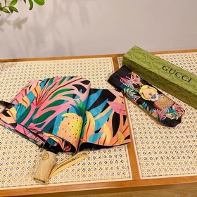 GUCCI GUCCI (Gucci) Очень популярный в мире моды. Дизайнер созд