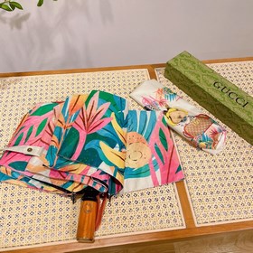 GUCCI GUCCI (Gucci) Очень популярный в мире моды. Дизайнер созд