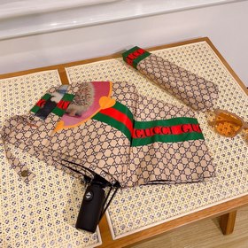 GUCCI GUCCI (Gucci) Очень популярный в мире моды. Дизайнер созд