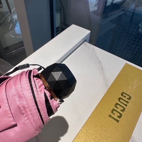 GUCCI (Gucci) Новая модель сложенного зонта с ручным открыванием 