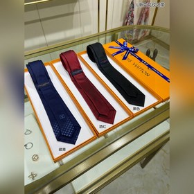 Серия мужских галстуков уже в продаже в магазинах. 【Галстук с гра