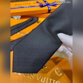 Серия мужских галстуков уже в продаже в магазинах. 【Галстук с гра