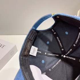 LouiVuittonLV Новая модель бейсболки Louis Vuitton с вышитым лого