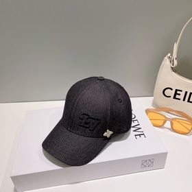 LouiVuittonLV Новая модель бейсболки Louis Vuitton с вышитым лого