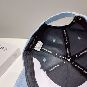 LouiVuittonLV Новая модель бейсболки Louis Vuitton с вышитым лого