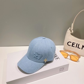 LouiVuittonLV Новая модель бейсболки Louis Vuitton с вышитым лого
