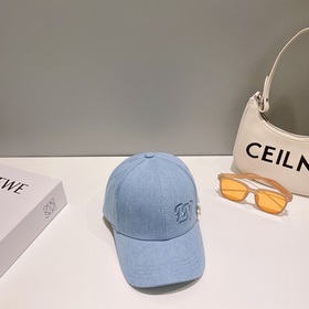 LouiVuittonLV Новая модель бейсболки Louis Vuitton с вышитым лого
