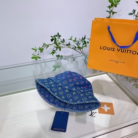 Новая модель джинсовой кепки в стиле рыбацкой кепки от LV Louis V
