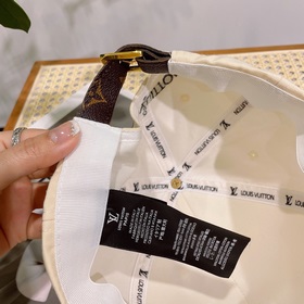 Новая бейсболка LV (Louis Vuitton) с вышивкой LV, изготовлена по 