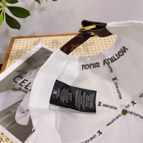 Новая бейсболка LV (Louis Vuitton) с вышивкой LV, изготовлена по 