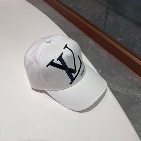 LV бейсболка 2023 Новая модель бейсболки Louis Vuitton. Популярна