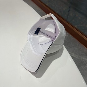 LV бейсболка 2023 Новая модель бейсболки Louis Vuitton. Популярна