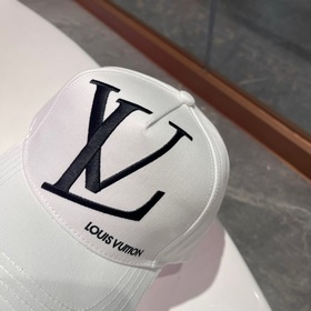 LV бейсболка 2023 Новая модель бейсболки Louis Vuitton. Популярна