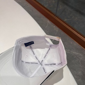LV бейсболка 2023 Новая модель бейсболки Louis Vuitton. Популярна