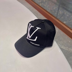 LV бейсболка 2023 Новая модель бейсболки Louis Vuitton. Популярна