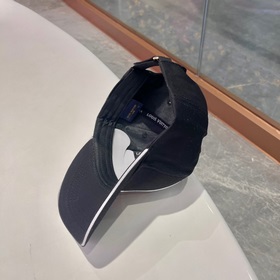 LV бейсболка 2023 Новая модель бейсболки Louis Vuitton. Популярна