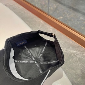 LV бейсболка 2023 Новая модель бейсболки Louis Vuitton. Популярна