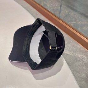 LV бейсболка 2023 Новая модель бейсболки Louis Vuitton. Популярна