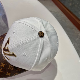 LouiVuittonLV Новая модель бейсболки Louis Vuitton с вышитым лого