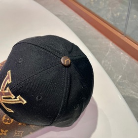 LouiVuittonLV Новая модель бейсболки Louis Vuitton с вышитым лого