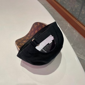 LouiVuittonLV Новая модель бейсболки Louis Vuitton с вышитым лого