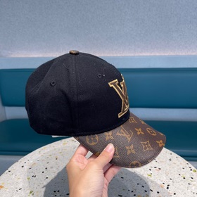 LouiVuittonLV Новая модель бейсболки Louis Vuitton с вышитым лого