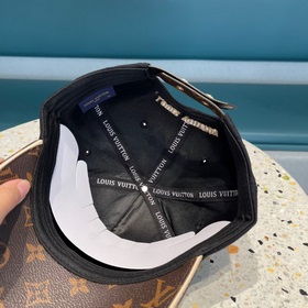 LouiVuittonLV Новая модель бейсболки Louis Vuitton с вышитым лого
