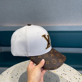 LouiVuittonLV Новая модель бейсболки Louis Vuitton с вышитым лого