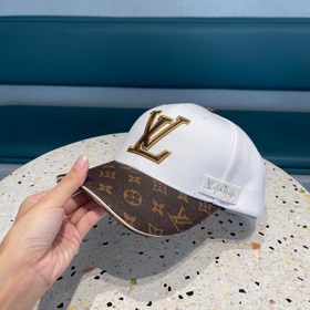 LouiVuittonLV Новая модель бейсболки Louis Vuitton с вышитым лого