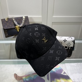 В комплекте с пылезащитным чехлом. Новая бейсболка Louis Vuitton,