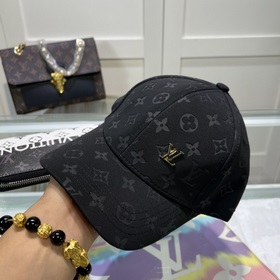 В комплекте с пылезащитным чехлом. Новая бейсболка Louis Vuitton,