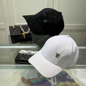 В комплекте с пылезащитным чехлом. Новая бейсболка Louis Vuitton,