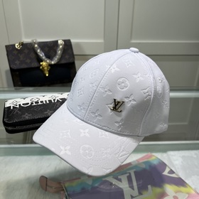 В комплекте с пылезащитным чехлом. Новая бейсболка Louis Vuitton,