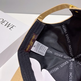 LV бейсболка 2023 Новая модель бейсболки Louis Vuitton. Популярна