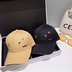 LV бейсболка 2023 Новая модель бейсболки Louis Vuitton. Популярна