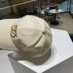 (LV Louis Vuitton) Новая модель вышитой бейсболки в минималистичн