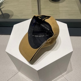 (LV Louis Vuitton) Новая модель вышитой бейсболки в минималистичн