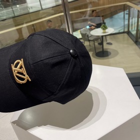 (LV Louis Vuitton) Новая модель вышитой бейсболки в минималистичн