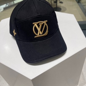 (LV Louis Vuitton) Новая модель вышитой бейсболки в минималистичн