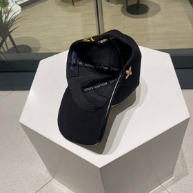 (LV Louis Vuitton) Новая модель вышитой бейсболки в минималистичн