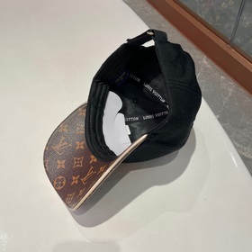 LouiVuittonLV Новая модель бейсболки Louis Vuitton с вышитым лого