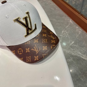 LouiVuittonLV Новая модель бейсболки Louis Vuitton с вышитым лого