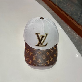 LouiVuittonLV Новая модель бейсболки Louis Vuitton с вышитым лого