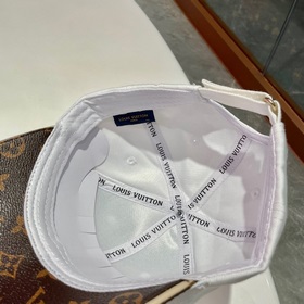 LouiVuittonLV Новая модель бейсболки Louis Vuitton с вышитым лого