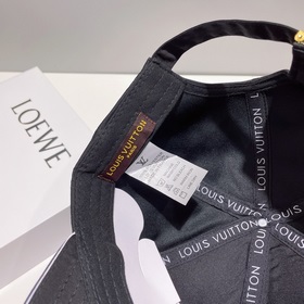 LV бейсболка 2023 Новая модель бейсболки Louis Vuitton. Популярна