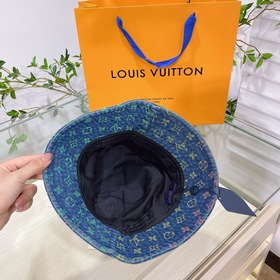 Новая модель джинсовой кепки в стиле рыбацкой кепки от LV Louis V