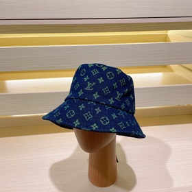 Новая модель джинсовой кепки в стиле рыбацкой кепки от LV Louis V